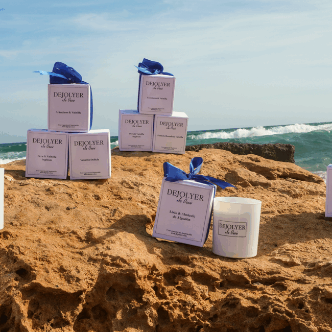 Colección Maison Vanille de Perfumes en Vela Dejolyer Imagen en la playa con el mar de fondo